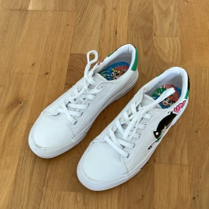 Skor - Powerpuff skor, aldrig använda pga fel storlek