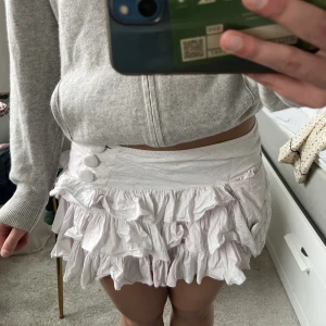 Kjol!  - Så snygg lågmidjad volangkjol!!