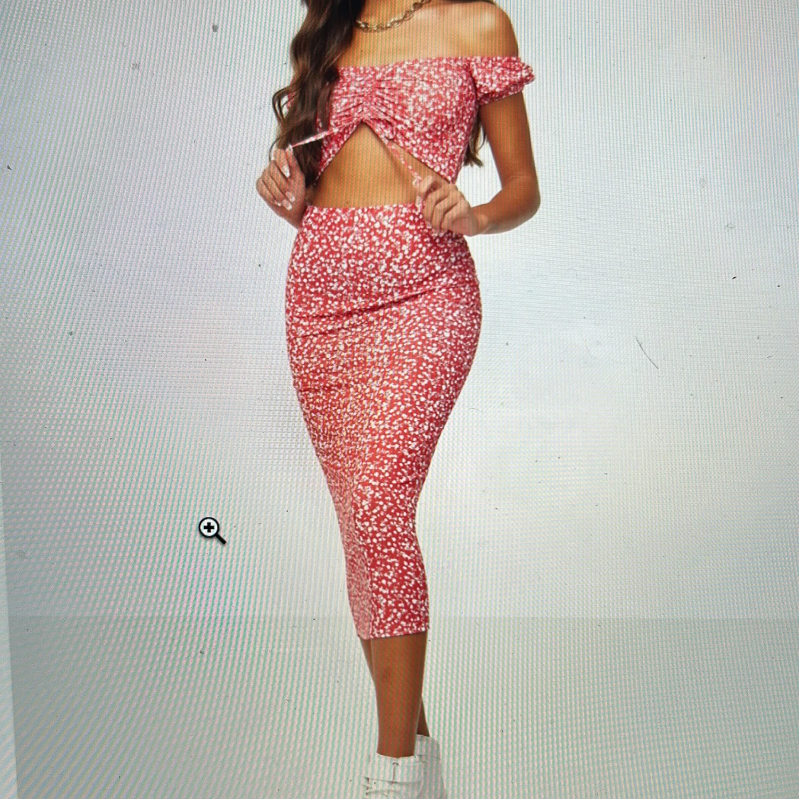 Somrigt blommigt set från Nelly