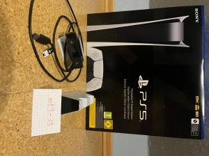 Sony PS5 Digital Edition - Sony PS5 Digital Edition Spielekonsole - Weiß Gebraucht - im sehr guten Zustand   SONY PS5 Digital Edition Spielekonsole - Weiß Gebraucht - im sehr guten Zustand  Dock Ladestation für Playstation 5 Controller   Sony Full HD Camera PS5   Rechnung vom 25.09