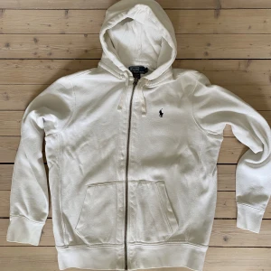 Ralph Lauren hoodie - Vit tröja från RL i storlek L. Bra skick. Normal i storlek.