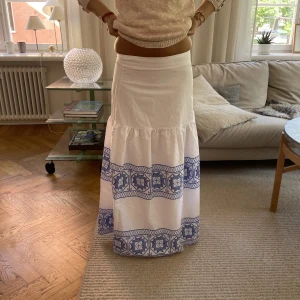 Såå fin långkjol!!! - Tjejen på bilden är 167❤️😍