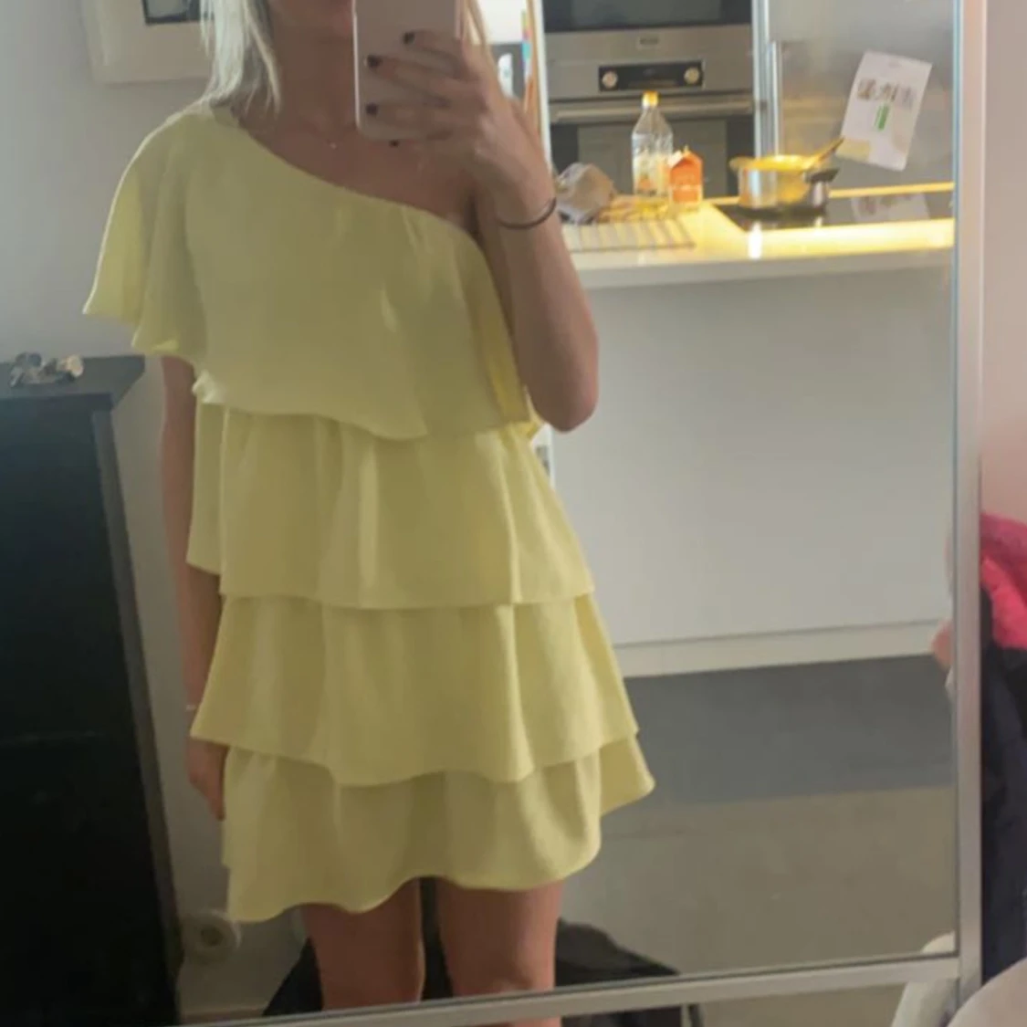 Gul volangklänning  - 90