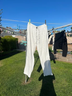 Linnebyxor Hm  -   linnebyxor från HM storlek S skick 8/10 Pris:150kr köpt på hm.com