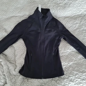 Lululemon träningsjacka - Jättebra sick, knappt använd