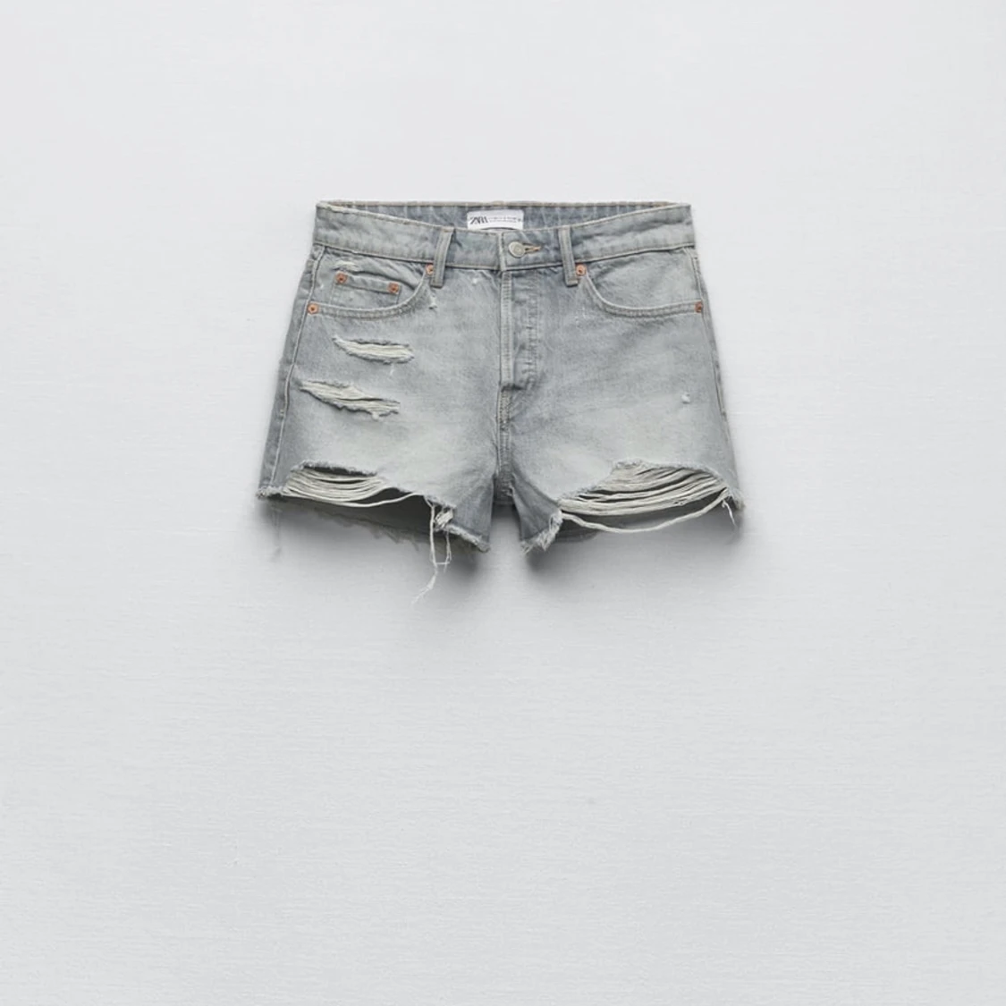 Säljer Fina shorts ifrån zara💓