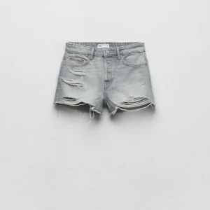 Säljer Fina shorts ifrån zara💓 - Jag säljer dessa shortsen ifrån zara eftersom att dem var för små för mig! Dem är helt oanvända så därför säljer jag för ny pris💓💓