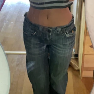 Y2K Lågmidjade Jeans - Super snygga lågmidjade jeans  Midjemått: 37cm