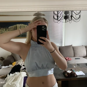 Somrigt silkeslinne - Superfint silkeslinne, använd en gång. Fin finish och blankhet i tyget. Ljusblått🌸💐