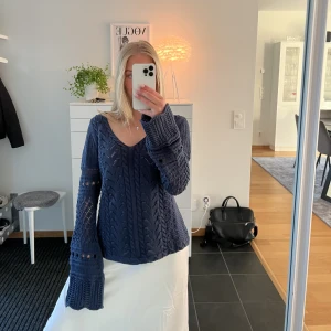 Odd Molly tröja - Säljer min stickade Odd Molly tröja i marinblå som är använd fåtal gånger. Det är one size på tröja, jag brukar ha S i vanliga fall🫶🫶