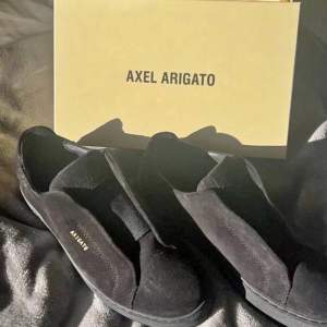 Äkta arigato skor från zoovillage, skit snygga men för små för mig de är köpta för 2300kr i strl 39