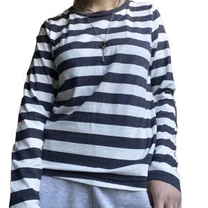 Randig tröja - Oanvänd tröja i nyskick.