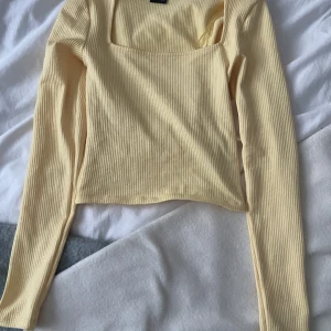 Gul långärmad tröja - Använd fåtal ggr