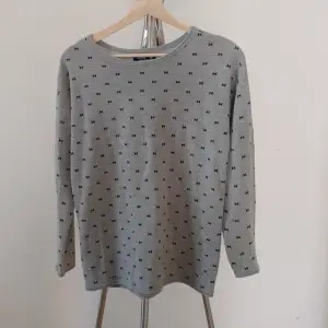 Gray sweatshirt with tiny bow pattern 