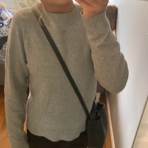 Stickad tröja - Mysig stickad från veromoda! Perfekt till hösten! Skriv vid frågor! 💓