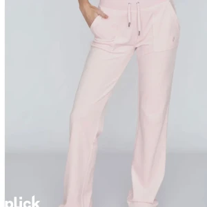 Rosa juicy byxor  - Säljer dessa fina mjukisbyxor i storlek XS säljer dom pågrund av att jag inte får nån använing för dom . Pris kan diskuteras.  