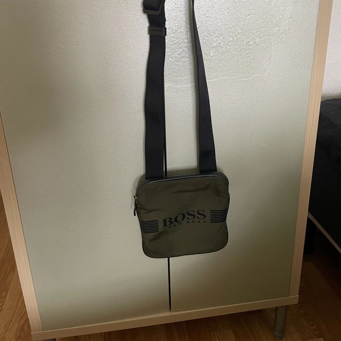 Hugo Boss axelväska - 90