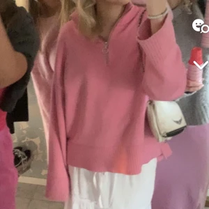 Tjocktröja med zip - Rosa tjocktröja från zara med dragkedja💓💓