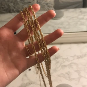 Kedja  - Har några kedjor som jag vill inte behålla längre , pris kan diskuteras 