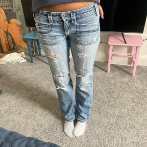 Snygga diesel jeans!! - Säljer nu mina favoriter pga för små😕skulle säga att de är i storlek 27x31 och passar för mig som är 168 i längden. Perfekt färg 