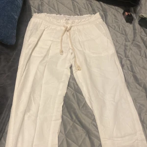 roxy linne byxor - Säljer mina zoxy linne byxor då dem ör för långa för mig. aldrig använda ❤️