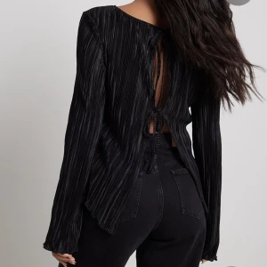 Na kd topp - Topp från Na kd i storlek S 270+frakt använd 1 gång 💫