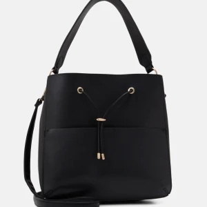 Väska - Perfekt väska inför skolstart📚Väskan är rymlig med måtten Höjd: 28cm & Längd: 26cm Den är så gott som ny och har varit supernöjd med mängden böcker + dator som fått plats! 