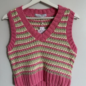 Bershka Väst strl. S - Oanvänd stickad väst från bershka i storlek S. 💓  