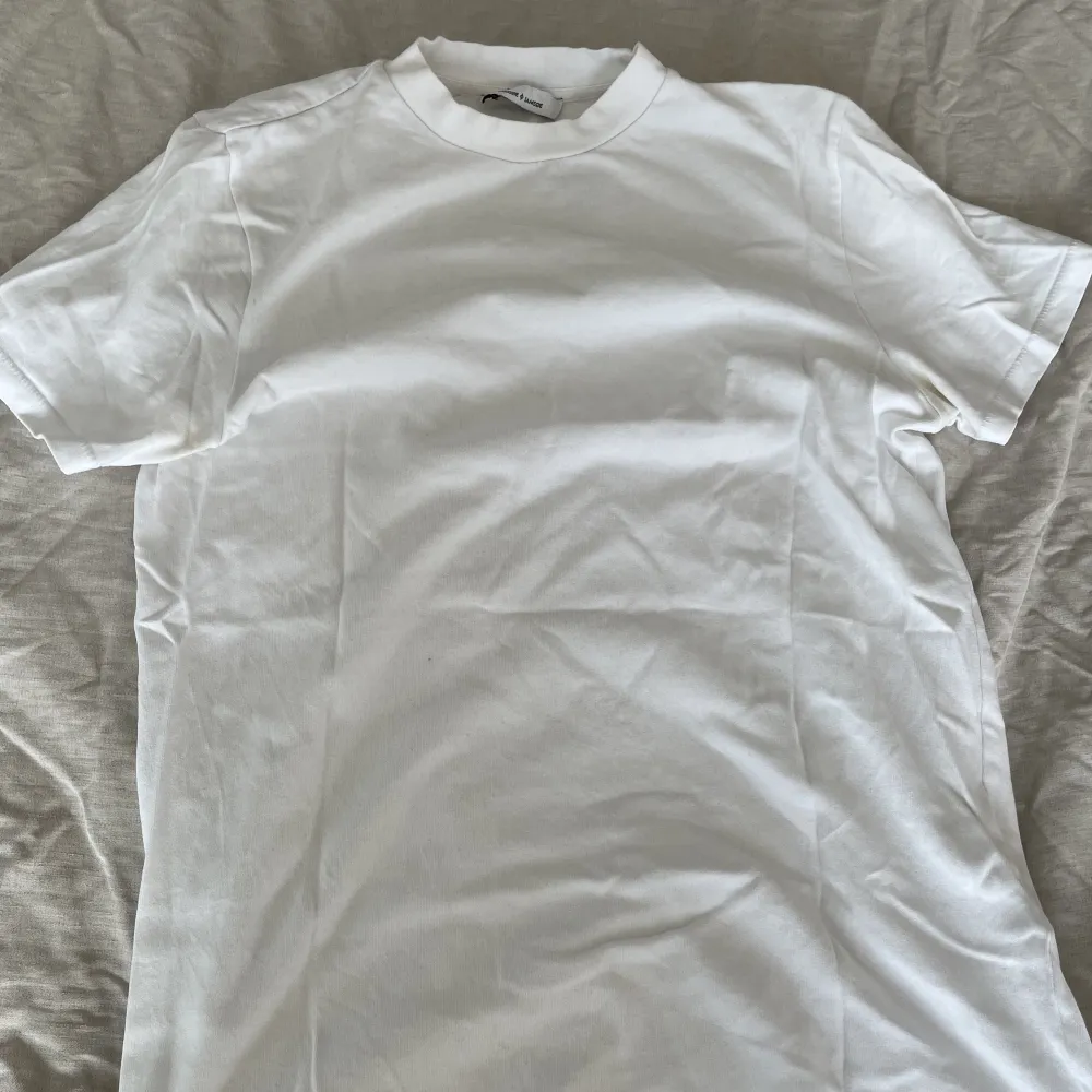 T-shirt vit från Samsoe. T-shirts.