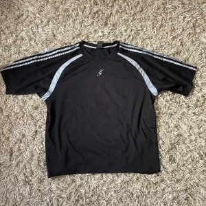 Adidas tshirt - Svart adidas tshirt