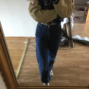 Jeans WEEKDAY - Säljer dessa coola jeans från WEEKDAY då de blivit förstora.   Storlek: 36  Köpare står själv för frakt :) 