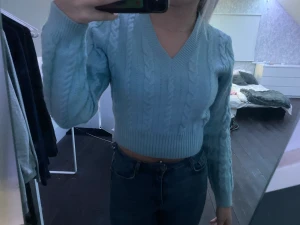 Tröja  - Tröja ifrån shein som jag köpte förra året och har bara använt den 1 gång och ångrar mitt köp på den så den är i bra skick 