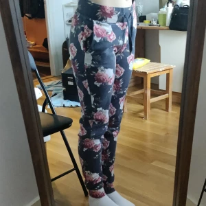 Mjukisbyxor  - Säljer dessa för de är försmå för min smak. Små i storleken