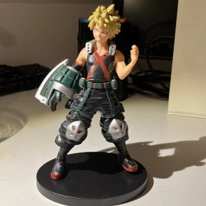Bakugo figure - Köpt för ett tag sin. Väldigt fint skick