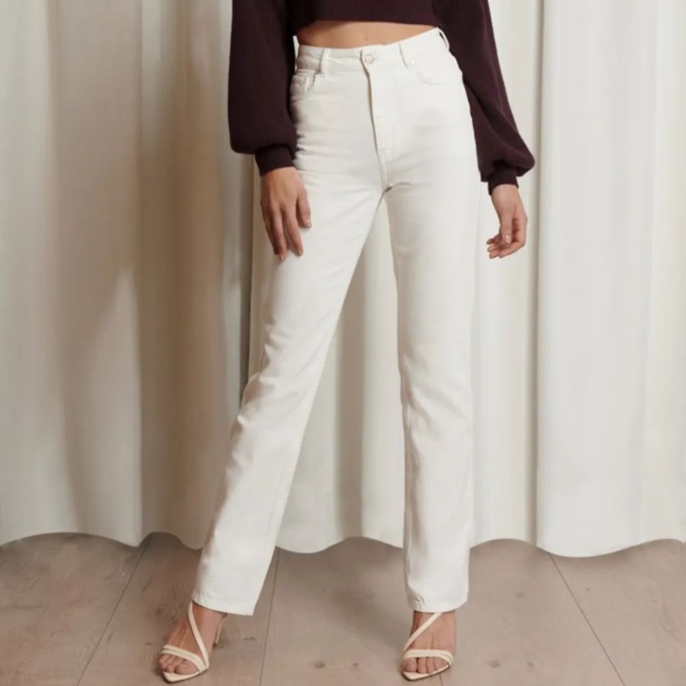 EMMA ELLINGSEN X NAKD   Superfina jeans, säljes pga för små  Slutsålda på hemsidan. Jeans & Byxor.