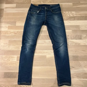 Dondup George Jeans - Tjenare, säljer dessa Dondup George jeans för 799, nypris cirka 3000. Cond 8/10 