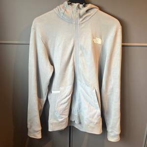 The North Face hoodie i XS Nypris: 1200kr Pris: 400kr Skick 8/10