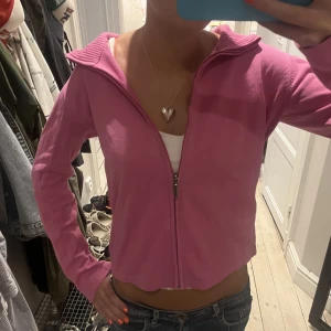 Så fin tröja - Säljer denna super fina zip up tröja!