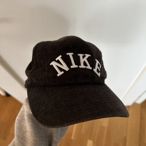 Nike keps - Svart/ brun Nike keps i manchestertyg