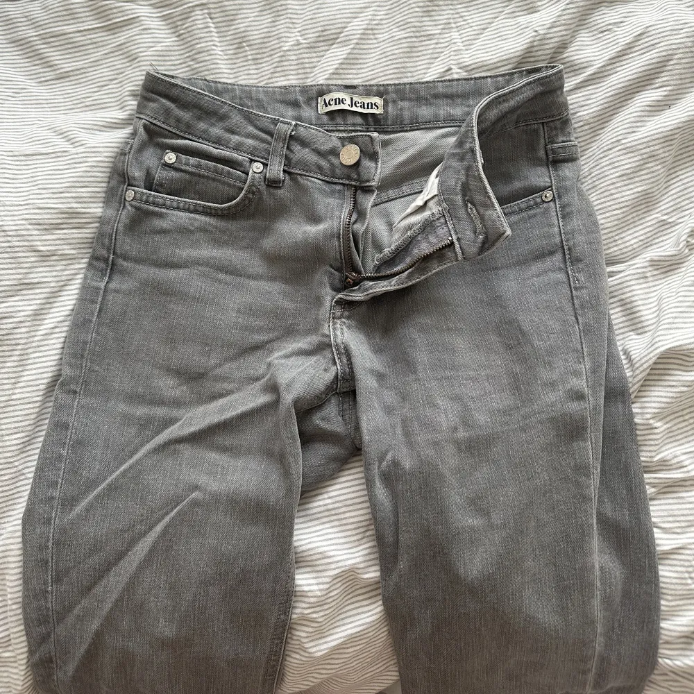 Säljer dessa fina acne jeans. Använder ej längre💞. Jeans & Byxor.