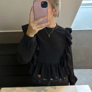 Blus - Blus från na-kd storlek 38 passar mindre 