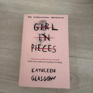 Säljer boken Girl in pieces. 60kr + frakt🎀