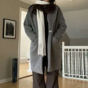 Kappa - Säljer denna mysiga kappa från Kappahl i storlek S passar även mig som vanligtvis har M. Använd gärna köp nu❣️ nypris: 800kr