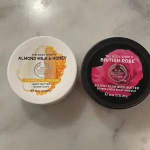 Säljer dessa två body butter från the body shop💓 använder nästan aldrig och har mycket kvar💓 en för 40 två för 70💓