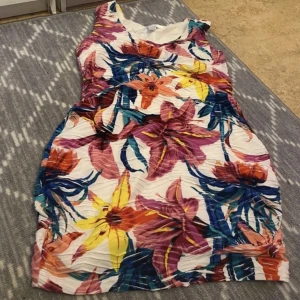 Sommarklänning  - Blommor på