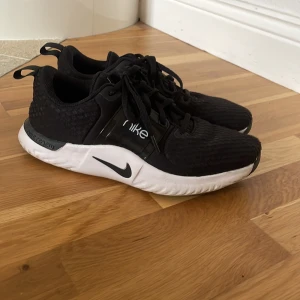 Nike träningsskor  - Använt skick 