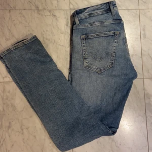 Replay jeans  - Riktigt snygga replay jeans i modellen ”grover”. Jeansen är i perfekt skick.  Storlek 29/32