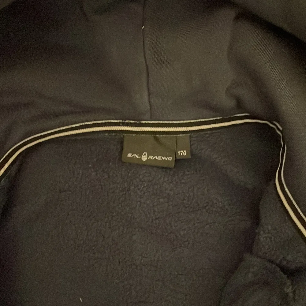 Sail racing zip hoodie storlek 170. Säljer pga att den är för liten för mig. Pris kan diskuteras!. Hoodies.