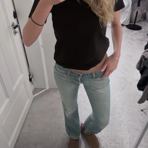 Lågmidjade jeans  - Ett par lågmidjade jeans, har aldrig använd dom❤️jag brukar ha 34/36/S i jeans och är 173cm så dom är liiite korta för mig