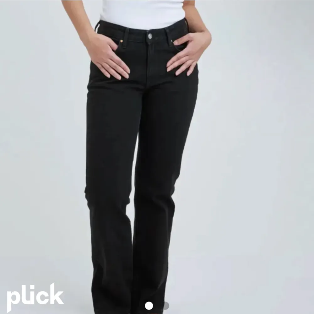 säljer dessa ursnygga bikbok jeans. jätte bra i passform.. Jeans & Byxor.